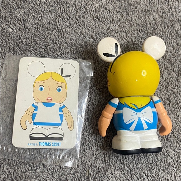 🌵 Retired Disney Vinylmation Alice from the "Into Wonderland" series! - Picture 2 of 3